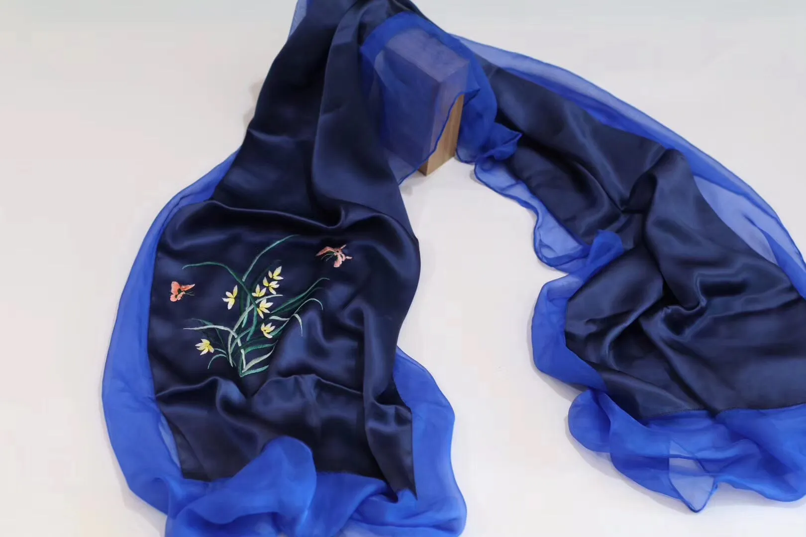 Fashion Hand embroideried silk Su Embroidery long scarf 1piece 3918